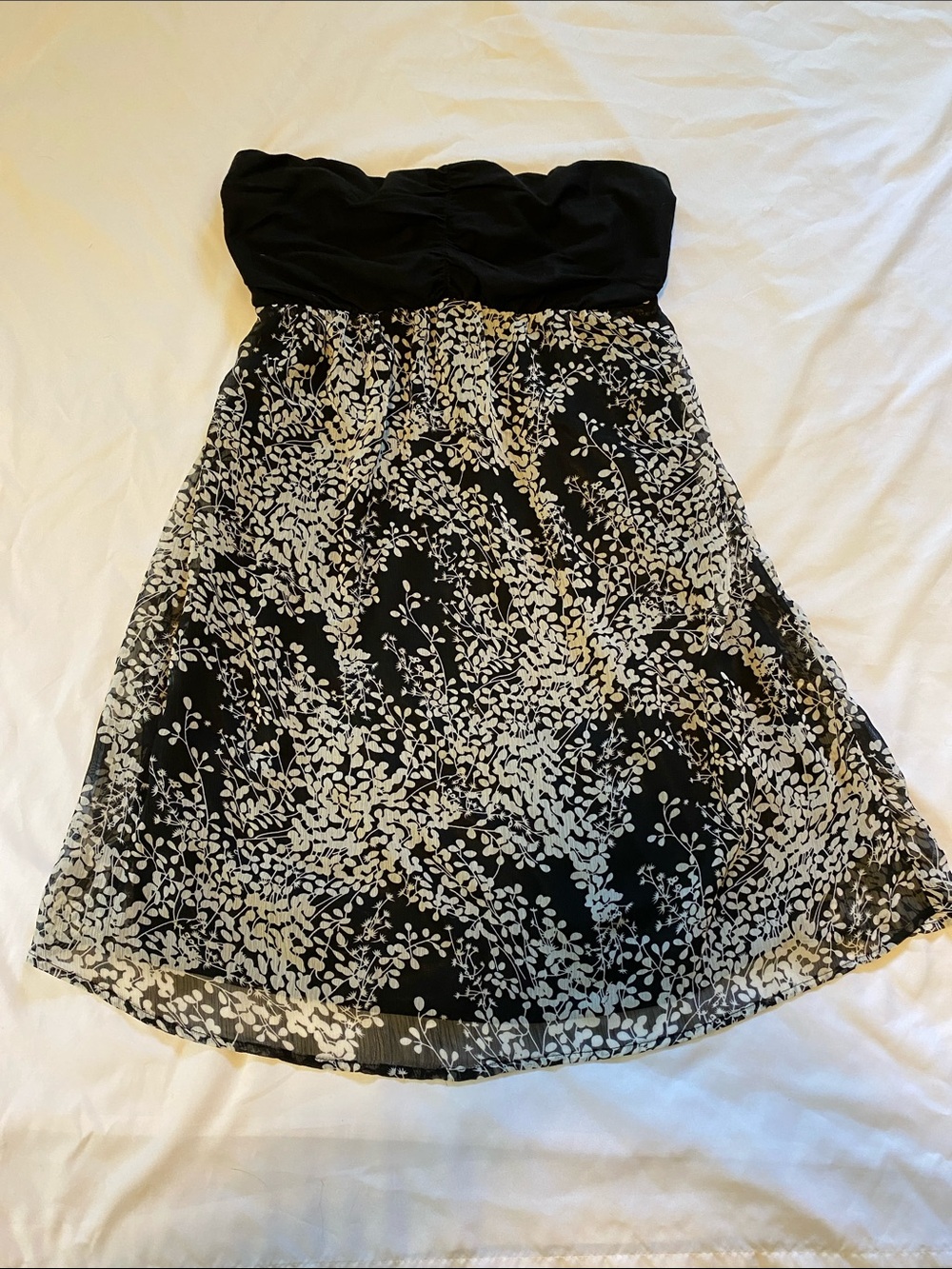 ๐ 5/$20 ๐ NWT Express Strapless Black and White Floral Dress size medium